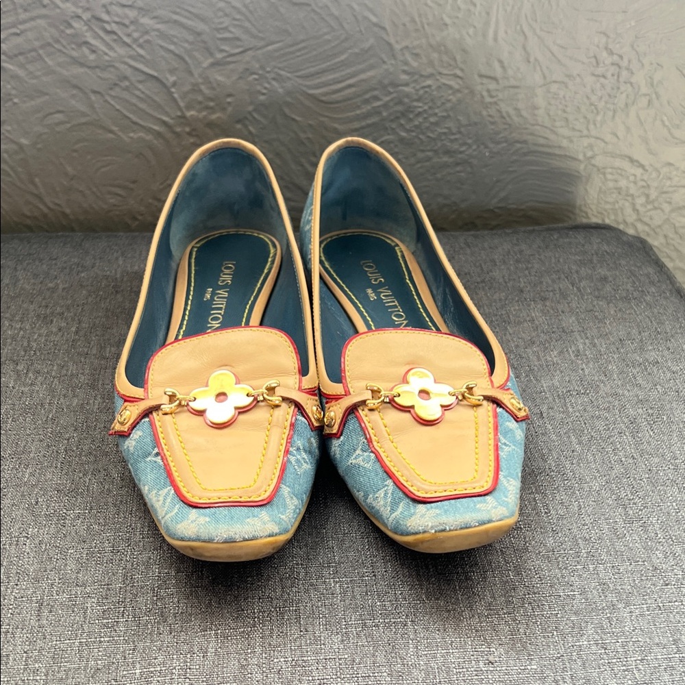 Louis Vuitton Women's Floral Blue and Tan Flats